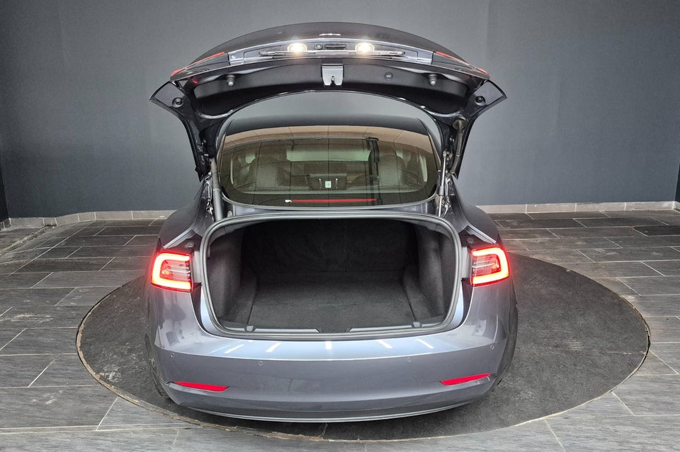 Tesla Model 3 Standard Range+ RWD 4d