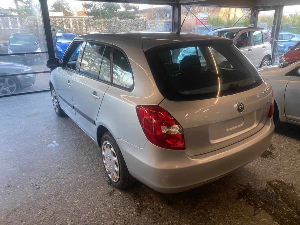 Skoda Fabia 1,4 16V 75 Ambiente Combi 5d