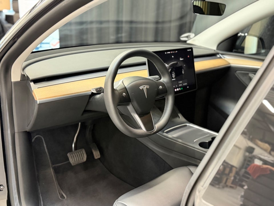 Tesla Model Y RWD 5d