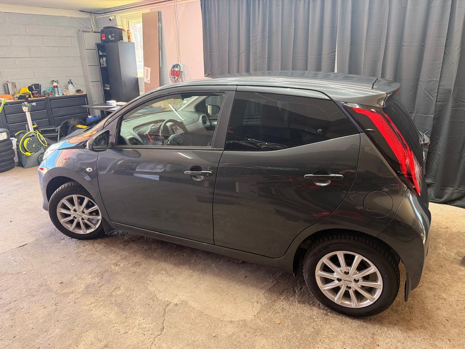 Toyota Aygo 1,0 VVT-i x-play 5d