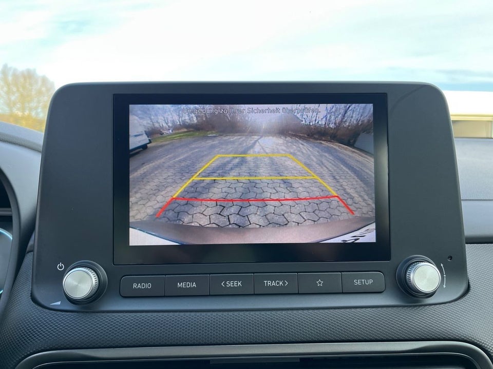 Hyundai Kona 64 EV Essential 5d