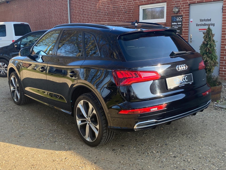 Audi Q5 40 TDi S-line quattro S-tr. 5d