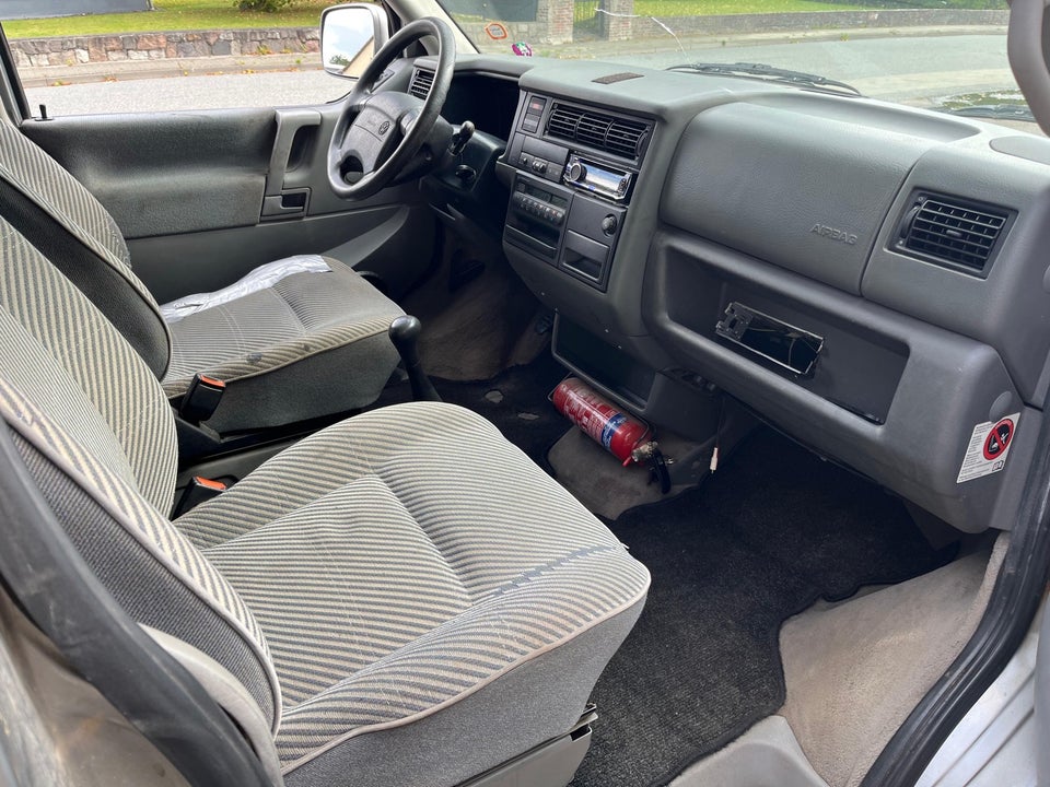 VW Caravelle 2,5 TDi 102 10prs 5d