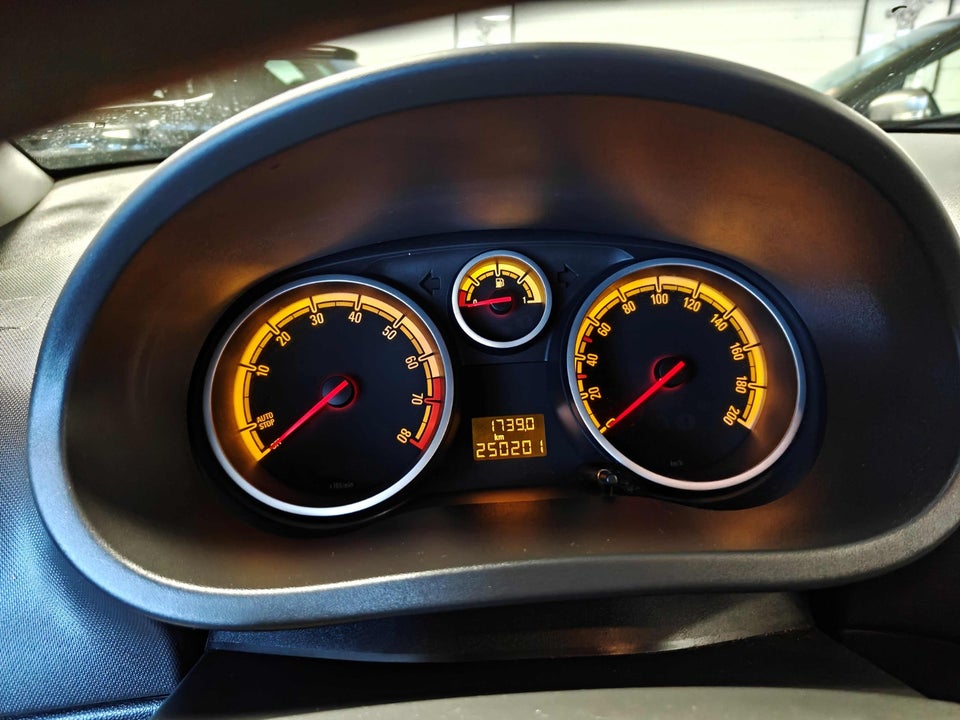 Opel Corsa 1,2 16V Enjoy 5d