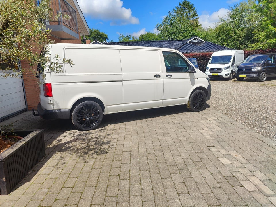 VW Transporter 2,0 TDi 150 Kassevogn DSG lang