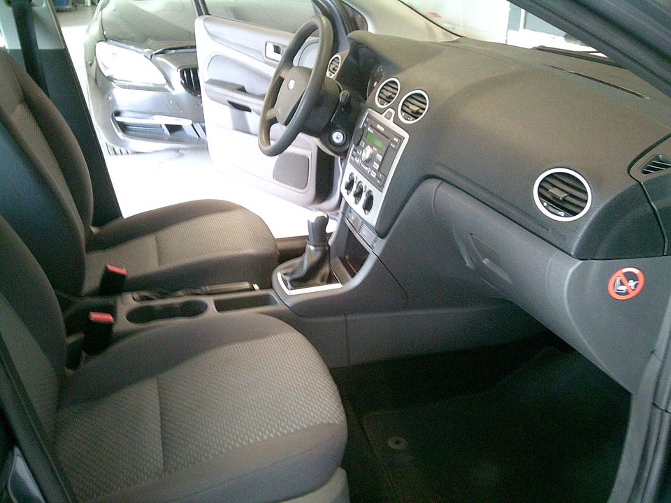 Ford Focus 1,6 Trend 100 5d