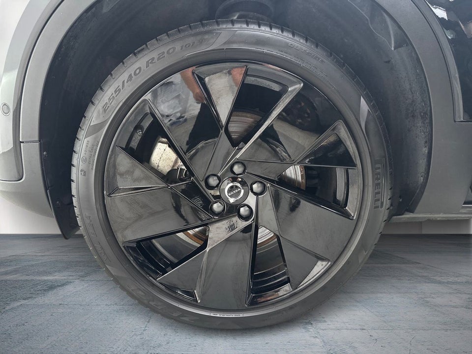 Volvo EX40 Extended Range Black Edition 5d