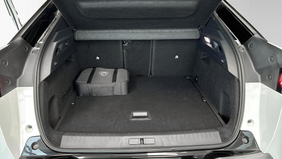 Peugeot e-3008 77 GT 5d