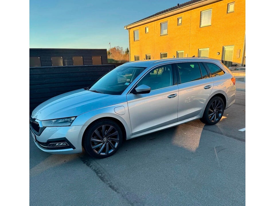 Skoda Octavia 1,4 TSi iV First Edition Combi DSG 5d