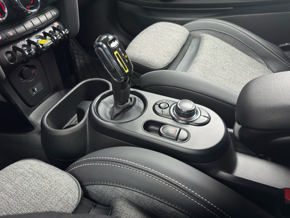 MINI Cooper SE Essential 3d