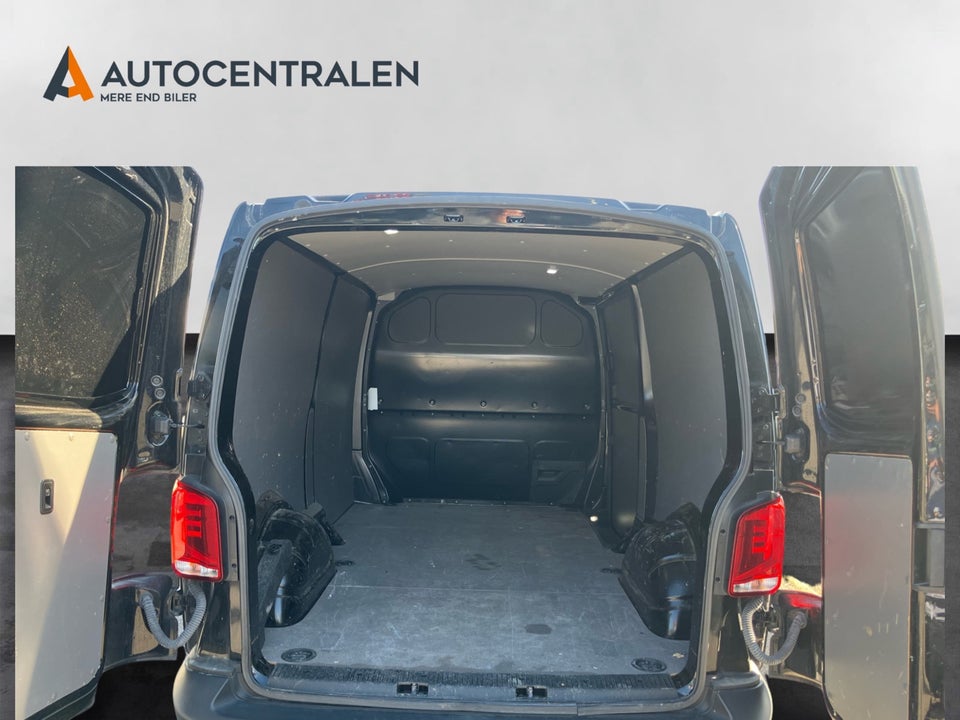 VW Transporter 2,0 TDi 110 Kassevogn lang