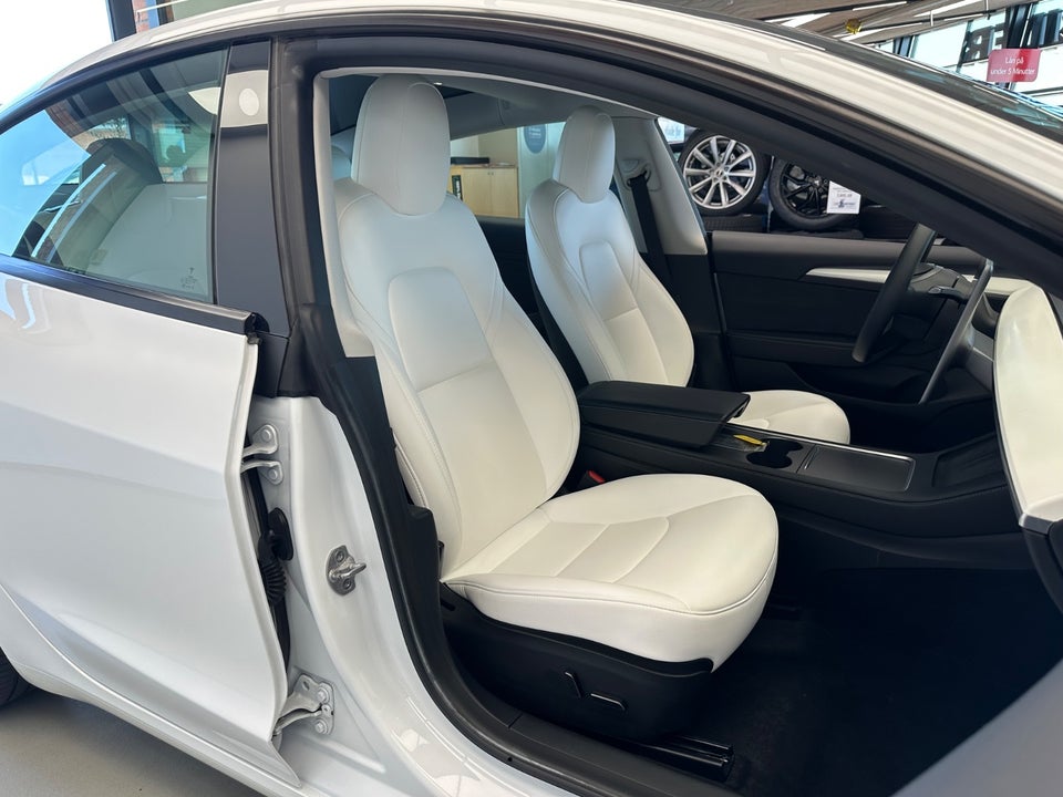 Tesla Model 3 Long Range AWD 4d