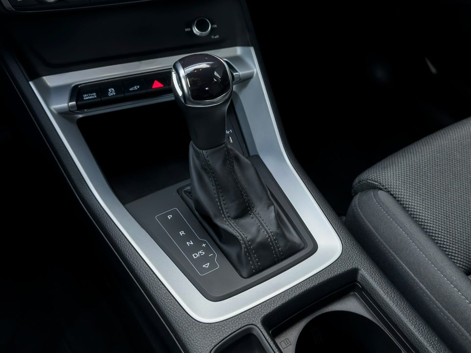 Audi Q3 45 TFSi e Attitude plus S-tr. 5d