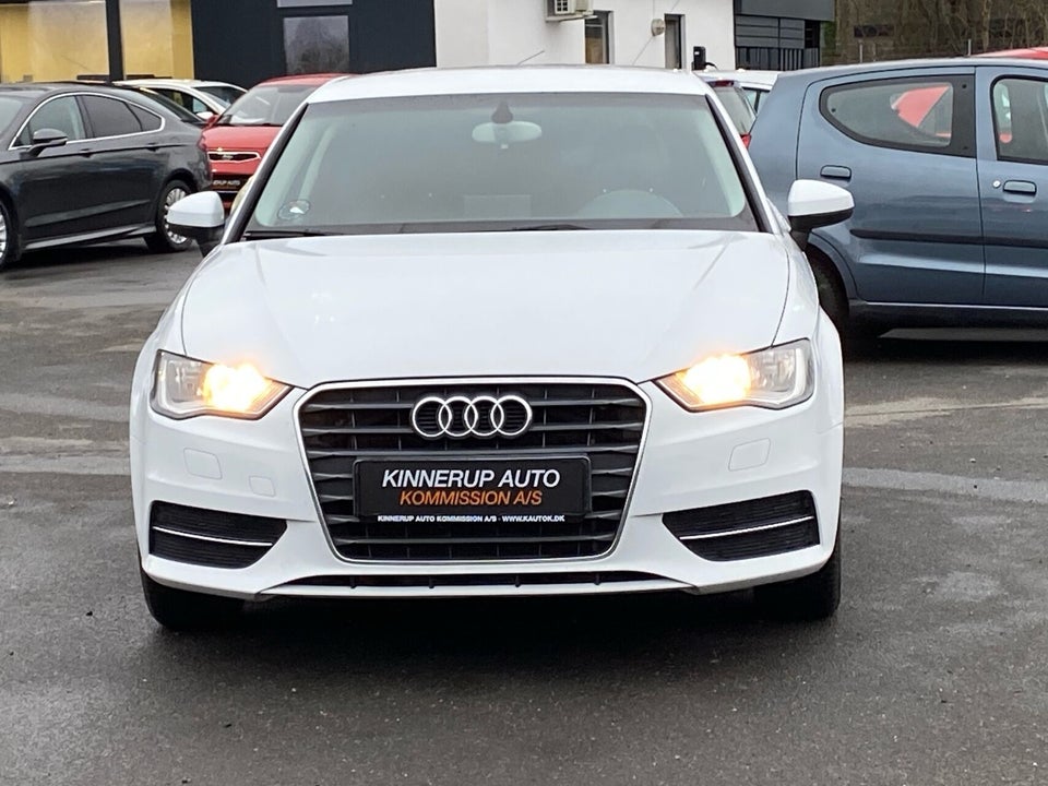 Audi A3 2,0 TDi 150 Ambiente Sportback 5d