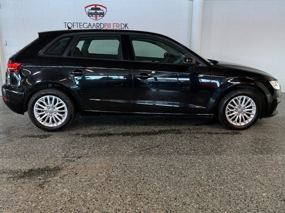 Audi A3 1,6 TDi 110 Sportback 5d
