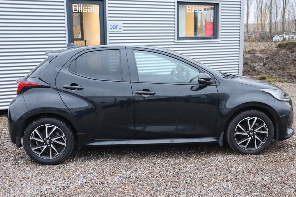 Toyota Yaris 1,5 Hybrid Active Tech Design e-CVT 5d