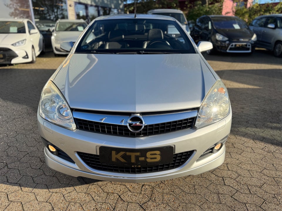 Opel Astra 2,0 Cosmo TwinTop 2d