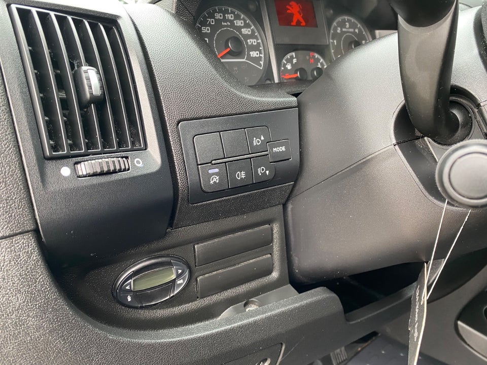 Peugeot Boxer 333 2,2 BlueHDi 140 L2H1 Premium