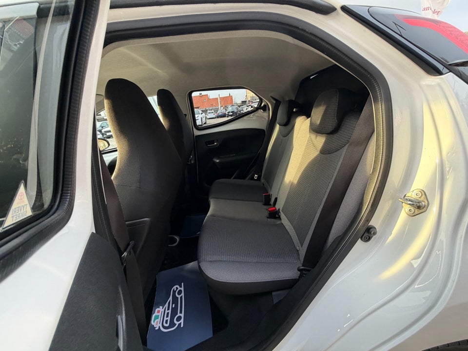 Toyota Aygo 1,0 VVT-i x-press 5d