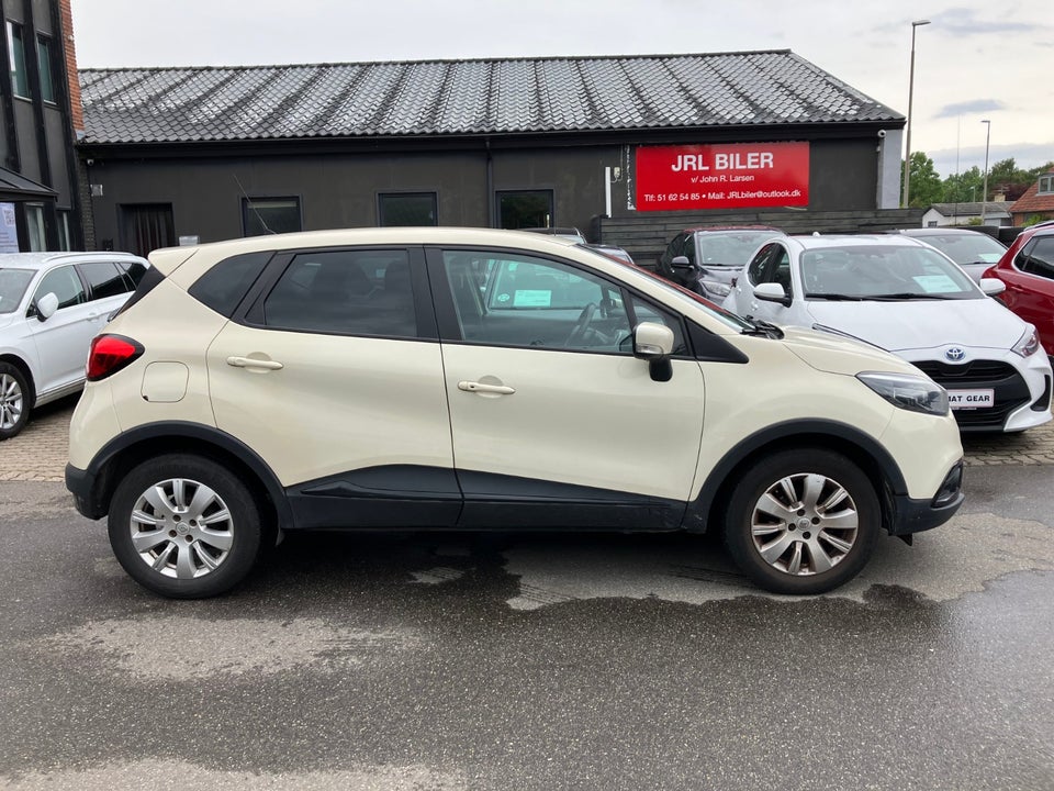 Renault Captur 0,9 TCe 90 Expression 5d