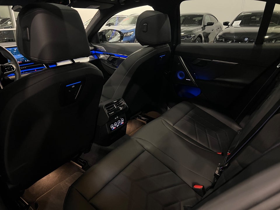 BMW i5 M60 xDrive 4d