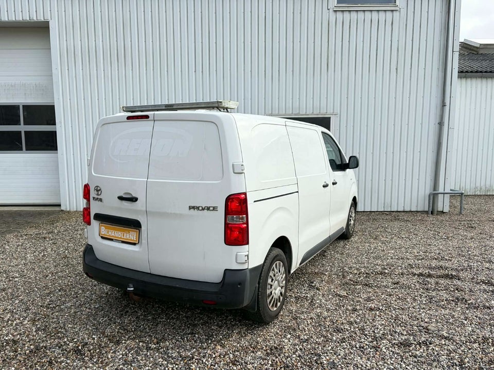 Toyota ProAce 2,0 D 122 Medium Comfort Master aut. 5d