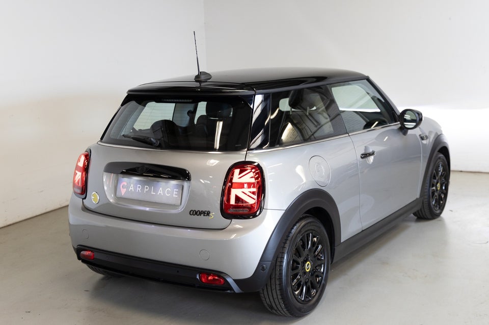 MINI Cooper SE Essential 3d