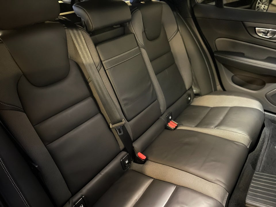 Volvo V60 2,0 T6 ReCharge R-Design aut. AWD 5d