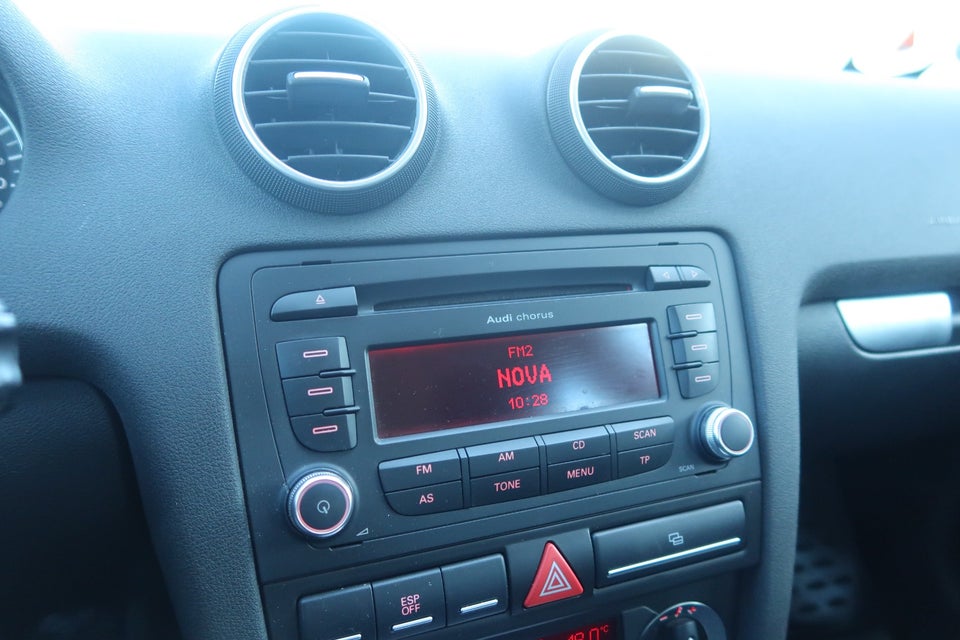 Audi A3 2,0 TDi 140 Ambiente Sportback 5d