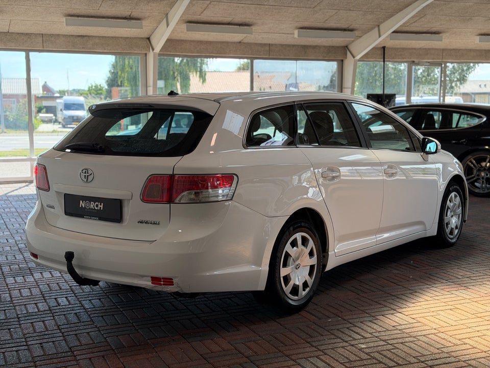 Toyota Avensis 1,6 VVT-i T1 stc. 5d