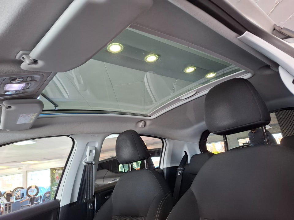 Peugeot 208 1,6 BlueHDi 100 Chili Sky 5d