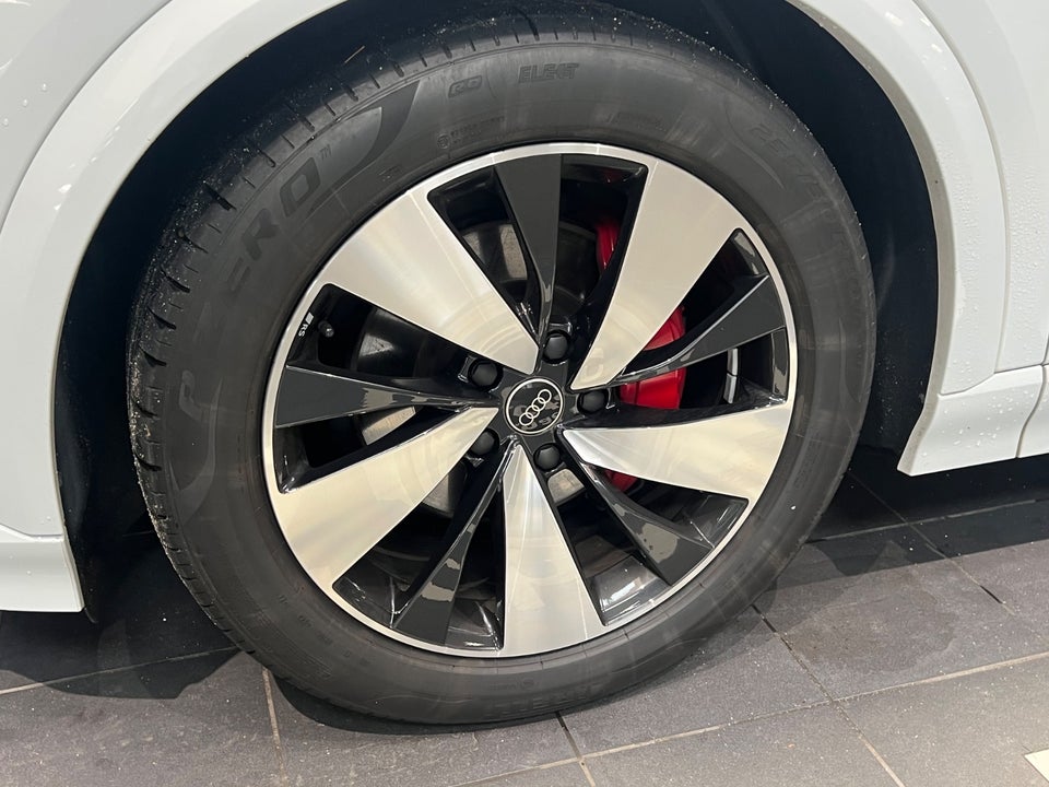 Audi Q6 e-tron S-line quattro 5d