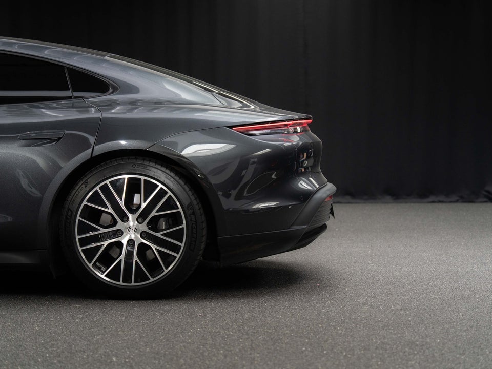 Porsche Taycan Performance+ 4d
