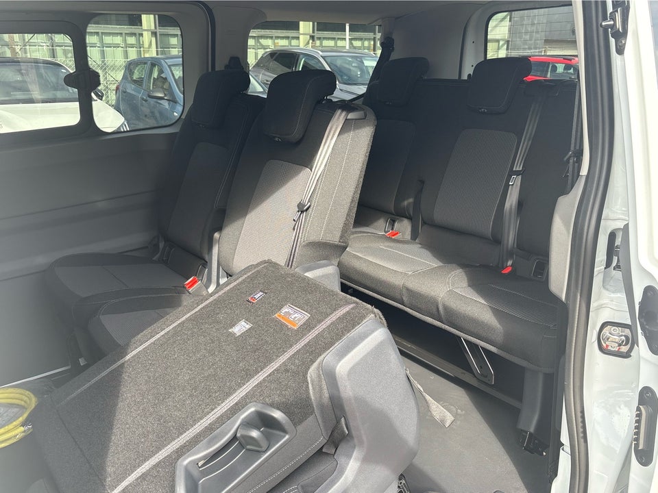 VW e-Caravelle 64 Basis SWB
