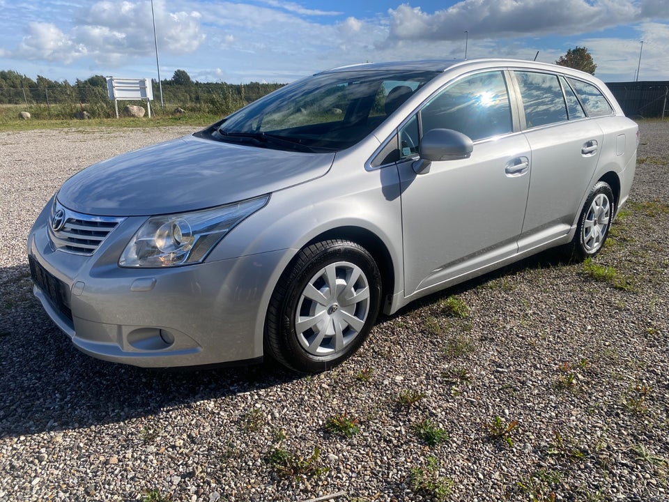 Toyota Avensis 1,6 VVT-i T1 stc. 5d