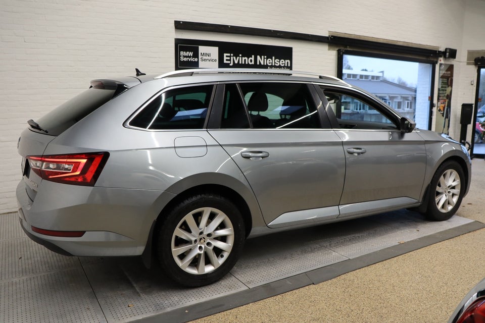 Skoda Superb 2,0 TDi 150 Style Combi DSG 5d