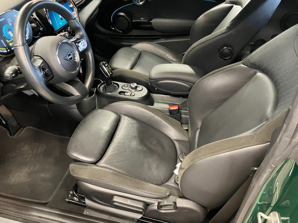 MINI Cooper SE Essential 3d