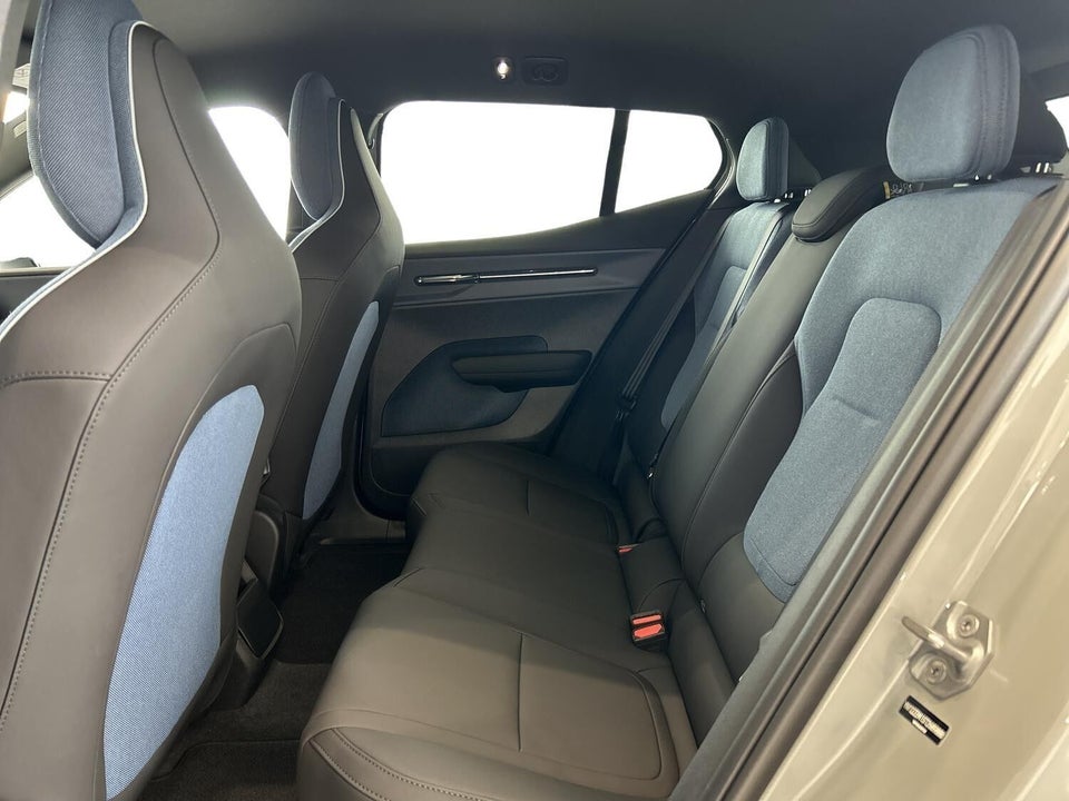 Volvo EX30 Standard Range Plus 5d