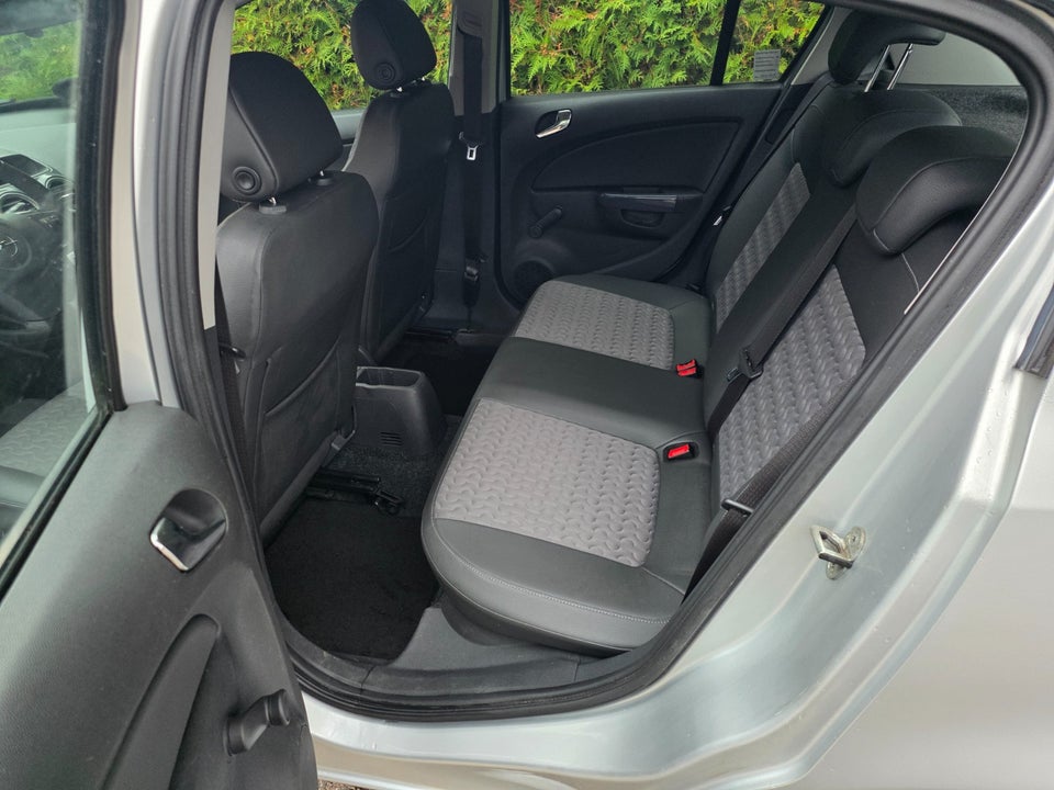 Opel Corsa 1,2 16V Cosmo 5d