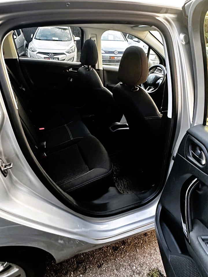 Peugeot 208 1,6 BlueHDi 100 Envy Sky 5d