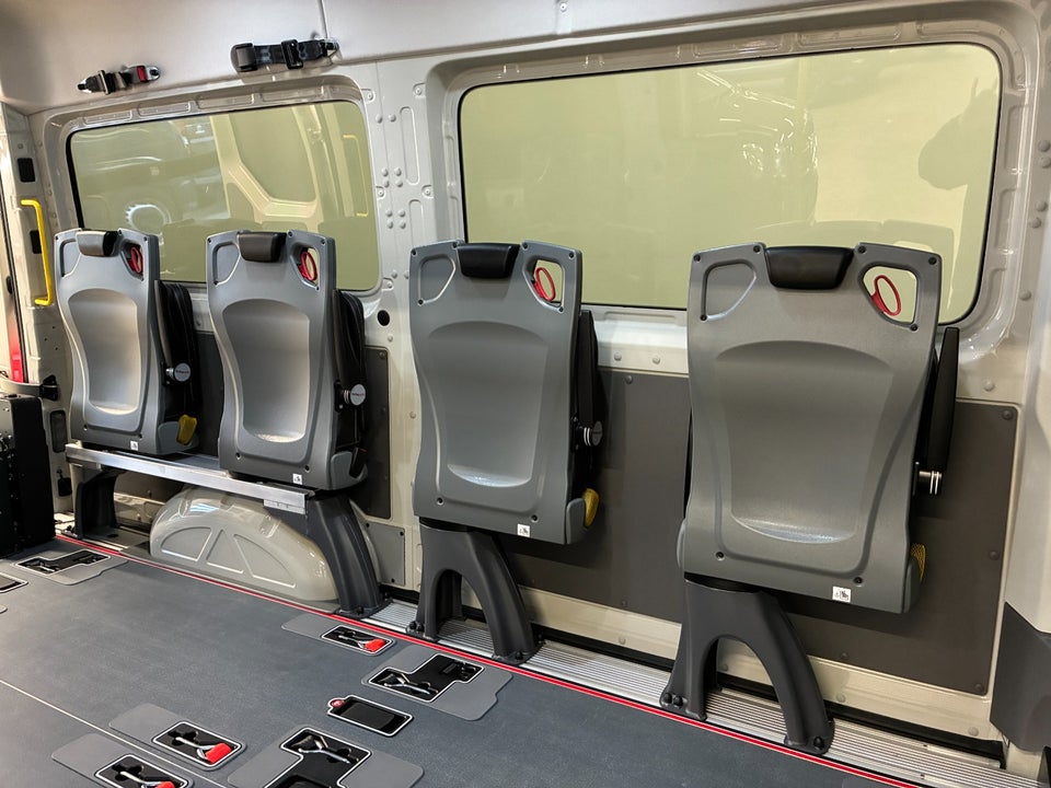 VW Crafter 35 2,0 TDi 140 Kombi L3H3 aut.