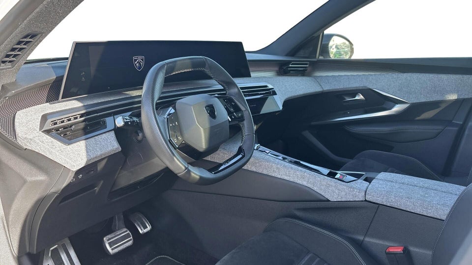 Peugeot e-3008 77 GT 5d