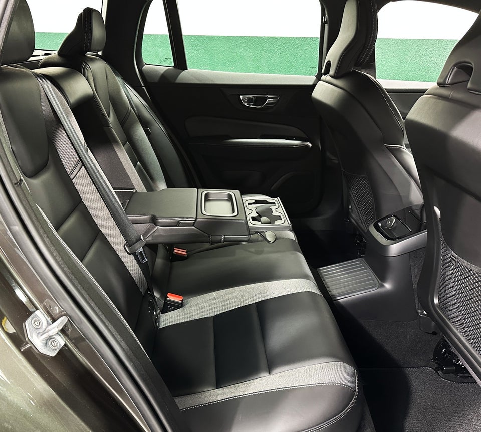 Volvo V60 2,0 T6 ReCharge R-Design aut. AWD 5d