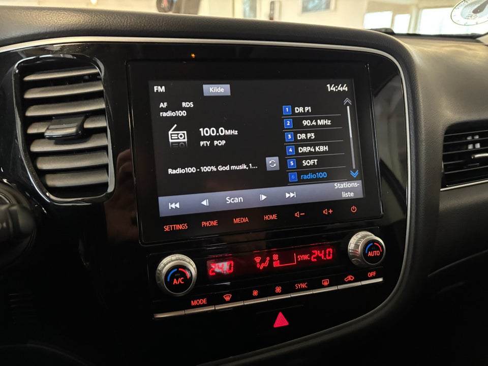 Mitsubishi Outlander 2,4 PHEV Invite CVT 4WD 5d