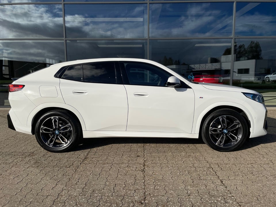 BMW iX2 xDrive30 M-Sport 5d