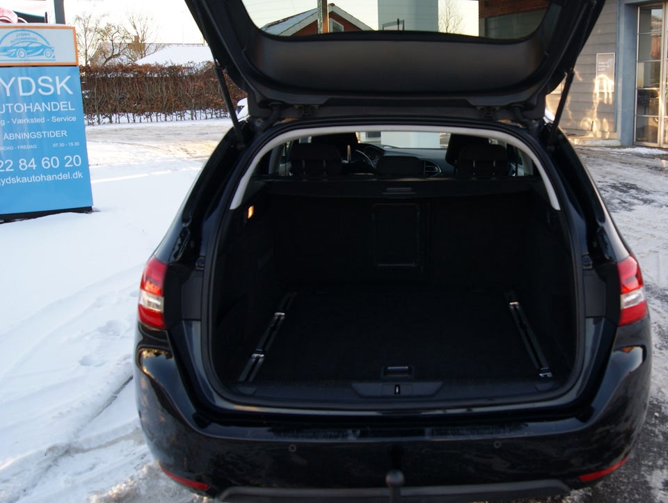 Peugeot 308 1,2 e-THP 130 Allure SW 5d