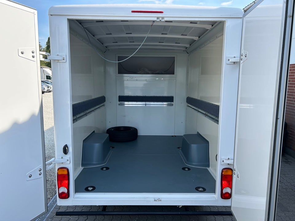 Peugeot e-Expert 75 L2 Plus Van