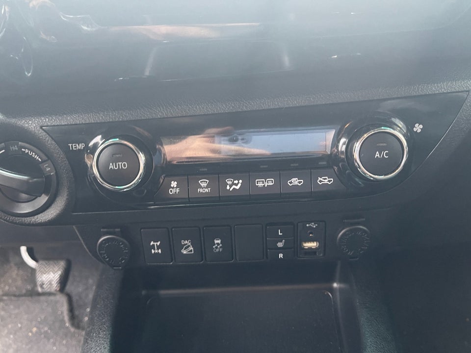 Toyota HiLux 2,4 D-4D 150 T3 Db.Kab 4x4 4d