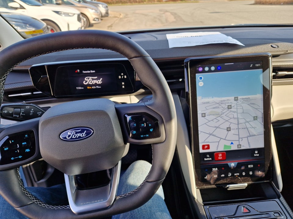 Ford Explorer 84 Premium Extended Range AWD 5d