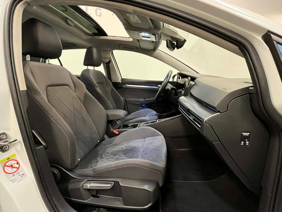 VW Golf VIII 1,4 eHybrid DSG 5d